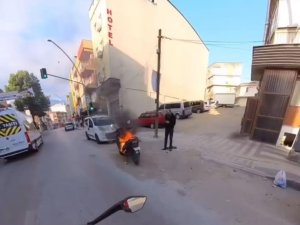 Bursa'da motosiklet alev alev yandı