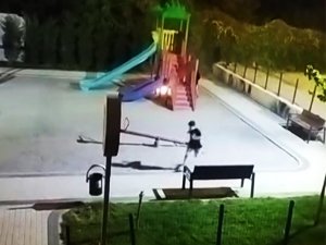 Bursa'da oyun parkını ateşe verdiler