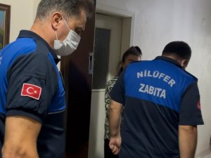 Bursa'da çöp ev boşaltıldı