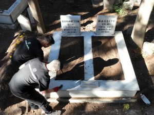 İşte Bursa'nın mezarlık fenomeni kardeşler