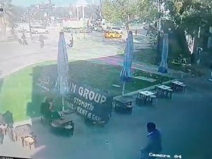 Bursa'da şiddetli lodos tabelayı böyle uçurdu