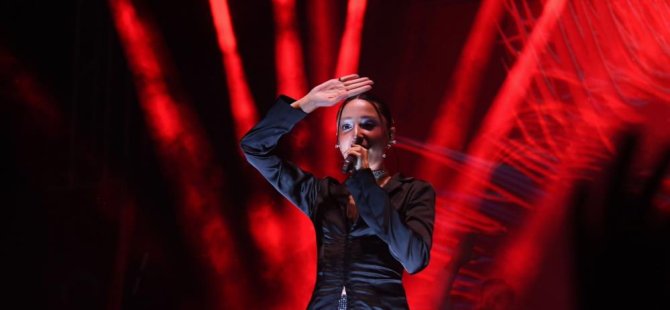 Bursa'da Zeynep Bastık Cumhuriyet için söyledi