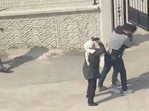 Bursa’da yol kavgası karıştı: Sopalar, yumruklar, terlikler havada uçuştu