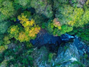 Sudüşen Şelalesi'nde sonbahar güzelliği