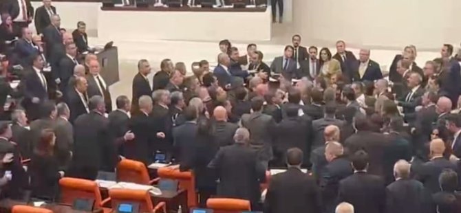 TBMM'de yumruk yumruğa kavga!