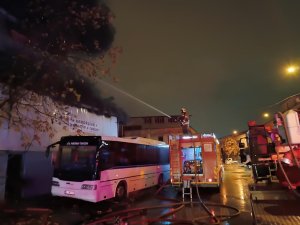 Bursa'da çıkan yangın 4 işletmede maddi hasara yol açtı