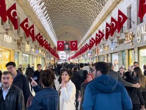 Bursa'da bayram hareketliliği çarşılara yansıdı
