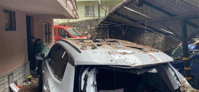 Bursa'da yağışla istinat duvarı çöktü, 3 lüks otomobil zarar gördü
