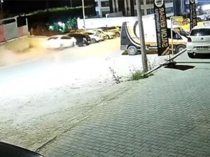 Bursa'da direksiyonda uyudu, park halindeki araçlara girdi