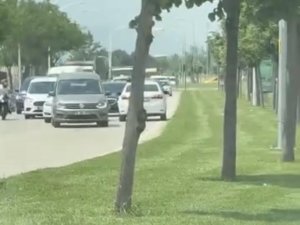 Bursa'da ters şeride girip, trafiği böyle kilitledi