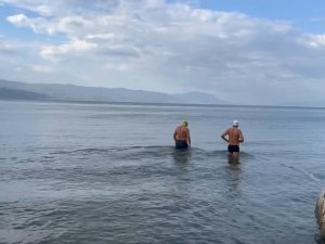İznik Gölü'nde yüzdüler
